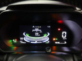 とっても見やすいメーターです。夜間時はラグジュアリーな気分にさせてくれる照明が魅力ですので、夜のドライブも楽しみになりますよ♪