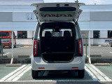 当店では程度の良い高年式のお車から、お手頃な価格のお車まで様々な車種を取り揃えております。お車に関する事なら何でもご相談頂き、一人一人のお客様と深く長いお付き合いをさせて頂きたいと思っております。