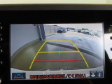 バックガイドモニターで、後方を確認しながら安心して駐車することができます。運転初心者も熟練者も必須の機能ですよ!