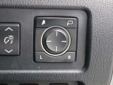 電動格納ドアミラーを装備しています。