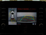 パノラミックビューモニター付きです。車両を上から見たような映像をディスプレイオーディオ画面に表示。運転席からの目視だけでは見にくい、車両周辺の状況をリアルタイムでしっかり確認できます。