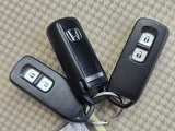 便利なスマートキー付き。キーを取り出さずにドアの施錠・解錠やエンジン始動が可能です。