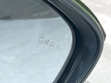 【ブラインドスポットモニター】走行中、ドアミラーの死角になりやすい箇所に後続車が接近するとサイドミラーのレンズに警告を表示!ドライバーに注意喚起をしてくれます。