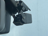 【ドライブレコーダー】ドライブレコーダー装備!走行中はもちろん、あおり運転や事故に遭遇した際、映像で記録し、万一のリスクに備えます。※記録用SDカードはお客様ご自身でご準備いただく必要があります。