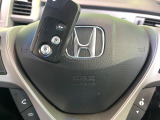 【Hondaスマートキー】カバンやポケットに入れたままでもドアの施錠・解錠が可能なスマートキーを装備。エンジンのオン・オフ時もカギを取り出す必要が無いからとっても便利です♪