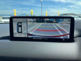 【アラウンドビューモニター】クルマを上から見下ろした視点で、駐車をサポートしてくれます。モニターでしっかりと安全確認