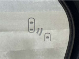 車線変更時の後方確認をアシストしてくれるブラインドスポットモニター!ドアミラーの死角を検知してくれるから車線変更もスムーズです。