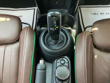 電子式シフトレバー、シート脇でナビ操作可能な専用スイッチ