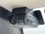 車内と後方のドライブレコーダーでございます!万が一に映像もドライブの思い出も記録できますよ♪
