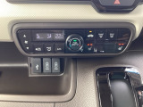 運転席・助手席にはシートヒーター付き。寒い冬には嬉しい機能です!
