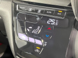 【オートエアコン】一度お好みの温度に設定すれば、車内の温度を検知し風量や温度を自動で調整。暑い&hellip;寒い&hellip;と何度もスイッチ操作をする必要はありません。快適な車内空間には必須の機能ですね♪