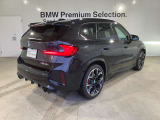 BMW xDriveの魅力は、走行状況と路面状況の変化をリアルタイムに把握し、4輪のトラクションを絶えず最大限に保つことで、どんなコンディションにおいても揺るぎない走りを実現させてくれます。