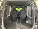 後席を格納すると、これだけの広さが!シーンに合わせたシートアレンジで、大きな荷物も積むことが出来ます♪