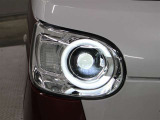 LEDヘッドライトには、ハイビームで走行中に先行車や対向車を検知した時、部分的に遮光し、先行車や対向車に配慮しながら高い視認性を確保できるADB(アダプティブドライビングビーム)が採用されています。