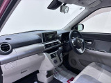 ダイハツのお店では、ダイハツ車を知り尽くしたプロフェッショナルが、専用の診断機器を使って各システムを点検しております。