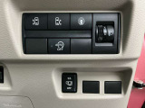 運転席スイッチ部 人気装備の両側オートスライドドア付きで、とっても便利です!!