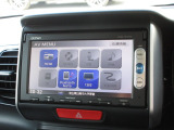 ナビゲーションは純正メモリーナビ(VXM-145VSi)を装着しております。AM、FM、CD、DVD再生、Bluetooth、ワンセグTVがご使用いただけます。初めて訪れた場所でも安心ですね!