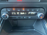 車内快適オートエアコン。ダイヤル式で操作性も良好です