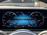 フルデジタルディスプレイを装備。運転情報を見やすく先進的に表示します。