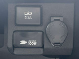 【AC100V】車内で家庭用AC100V対応の電気製品をご使用いただけるコンセントです。アウトドアはもちろん、災害時などでも大活躍です。