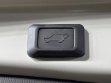 【パワーバックドア】スマートキーや運転席のボタンを押すだけでリアゲートが自動で開閉します!荷物を持っている時や、高い位置にあるバックドアを閉める際に便利な機能です♪