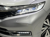 【LEDヘッドライト】悪天候や夜間走行時も良好な視界を確保し安心して運転できる高輝度LEDヘッドライトを装備!点灯速度が早く、消費電力も抑えられています。