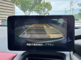 駐車時、後方の映像がモニターで確認できます。狭い場所での駐車もスムーズです。