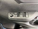 パワーウィンドウスイッチで運転席から全席の窓の開閉ができます♪