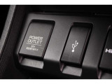 12V電源ソケットから、携帯の充電なども可能です。