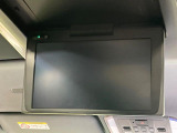 【フリップダウンモニター】大画面モニターで後席でもエンタメをお楽しみいただけます。小さなお子様にも大人気の装備です♪