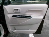 運転席の内張りには少し傷があります。