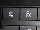 【両側電動スライドドアスイッチ】スマートキーや運転席のスイッチでスライドドアの開閉が可能♪電動なので力を入れてドアを開ける必要が無く小さいお子様でも、重い荷物を持っている時でもラクに開け閉めできます