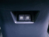 充電用USB端子付き。スマートフォンなどの充電に便利です。