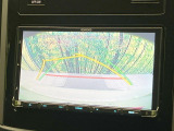 【バックカメラ】駐車時に後方がリアルタイム映像で確認できます。大型商業施設や立体駐車場での駐車時や、夜間のバック時に大活躍!運転スキルに関わらず、今や必須となった装備のひとつです!