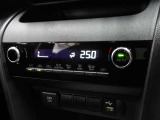 車内の温度管理に便利なオートエアコン☆