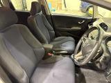 すわり心地の良い運転席・助手席です。長時間のドライブの疲れ軽減に貢献します。どうぞ快適なドライブを♪