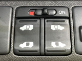 【両側パワースライドドア】スマートキーや運転席のスイッチで後席両側スライドドアの開閉が可能♪電動だから力を入れてドアを開ける必要が無く、小さなお子様でも簡単に開け閉めでき快適です♪