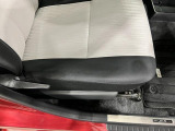 痛みの出やすい運転席シートの角、フロアマット、座面、ともに良好です