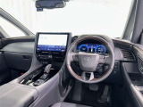 運転席まわりです。 各操作スイッチは使いやすい位置に配置されてます。