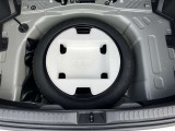 スペアタイヤ装備