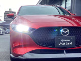 アダプティブLEDヘッドライト カメラや車速センサーと連動して、ハイ、ロー、ワイドローのLEDライトを常に最適な配光に自動制御する優れものです!