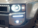 【LEDヘッドライト】悪天候や夜間走行時も良好な視界を確保し安心して運転できる高輝度LEDヘッドライトを装備!点灯速度が早く、消費電力も抑えられています。