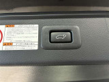 【パワーバックドア】ボタン一つで自動的に開け閉めできるので便利です☆挟み込み防止機能も付いていますのでお子様の手や荷物を挟み込むのを防いでくれます!
