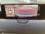 狭い場所での駐車やすれ違いなどでより的確な運転操作に役立つ360&deg;ビューモニターが装備されています。