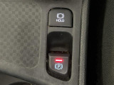 【電動パーキングブレーキ】パーキングブレーキを指先だけで操作可能です!力の弱い人にも安心してブレーキをかけていただけます!