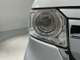LEDヘッドライトは、点灯の瞬間から最大光量を発揮し、突然暗くなるトンネルなどでの安定感を高めます。