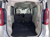 【多彩なシートアレンジ】背もたれを倒すとより多くの荷物を乗せることができます。