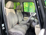 運転席シート廻りは使用感も少なく、良好な状態となっています。前オーナー様が丁寧に使っていたことがよくわかりますね。