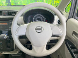 インテリアに合わせたデザインのステアリングは、運転される方のことも考え、運転しやすい形状、大きさです。是非一度、実際に触ってお確かめください。