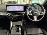 コックピットは、BMWらしくセンター・コンソールがドライバーに向けて傾けられた設計になっています。